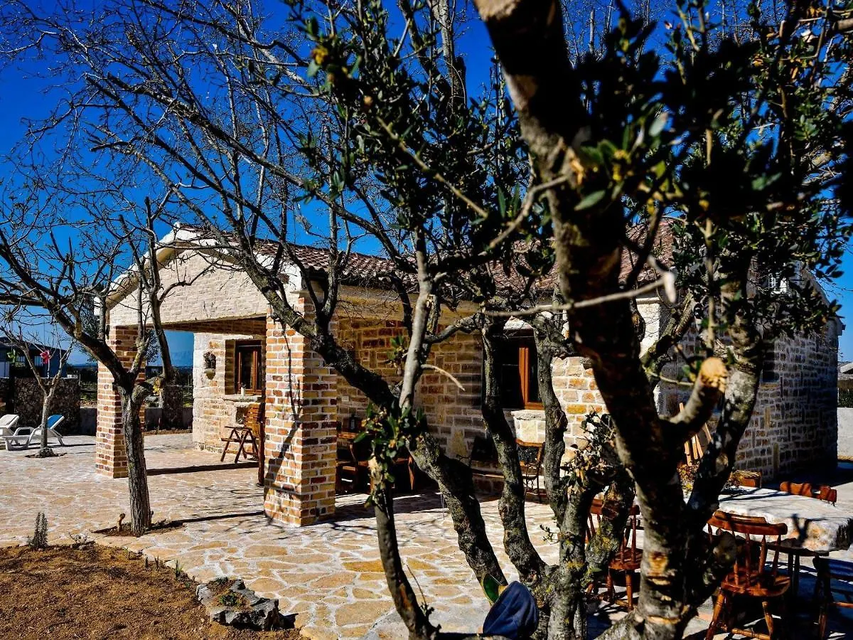 הוילה Stankovci  Haus-Anita-2-Mit-Pool-Fur-8-Personen בית נופש