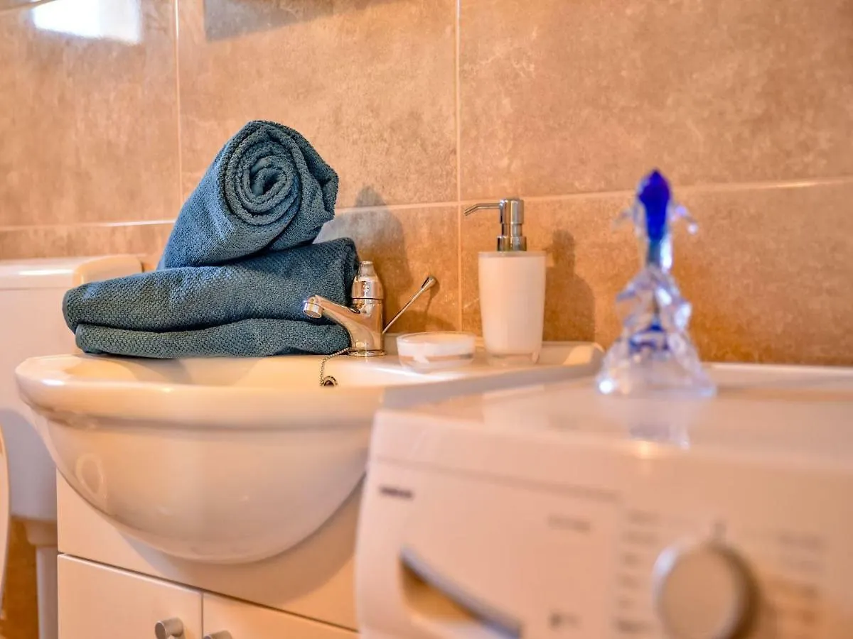 הוילה Stankovci  Haus-Anita-2-Mit-Pool-Fur-8-Personen קרואטיה